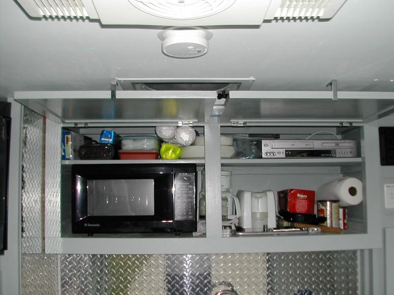 upper kitchen cabinets.JPG