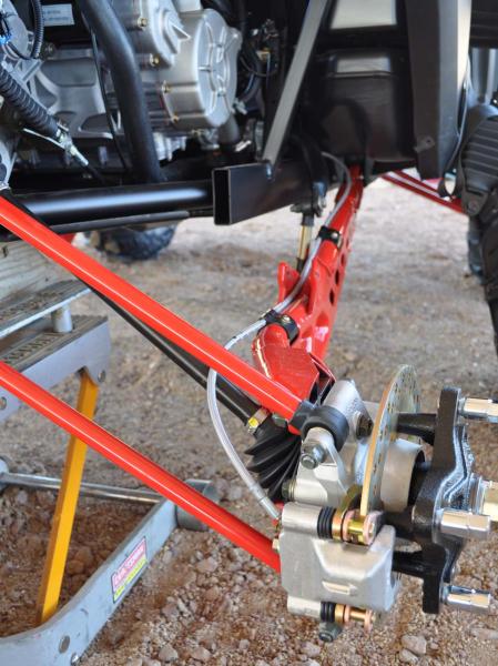 2011.polaris.rzr-xp900.close-up.trailing-arm-rear-suspension.jpg