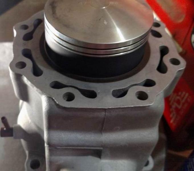 Coated piston in cylinder fitment.jpg