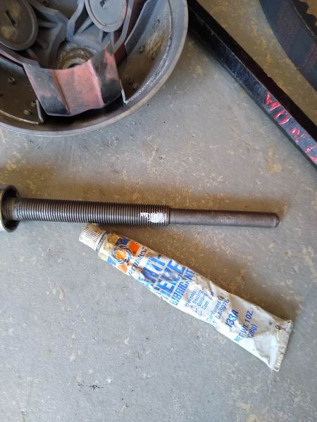 Drive Removal bolt.jpg